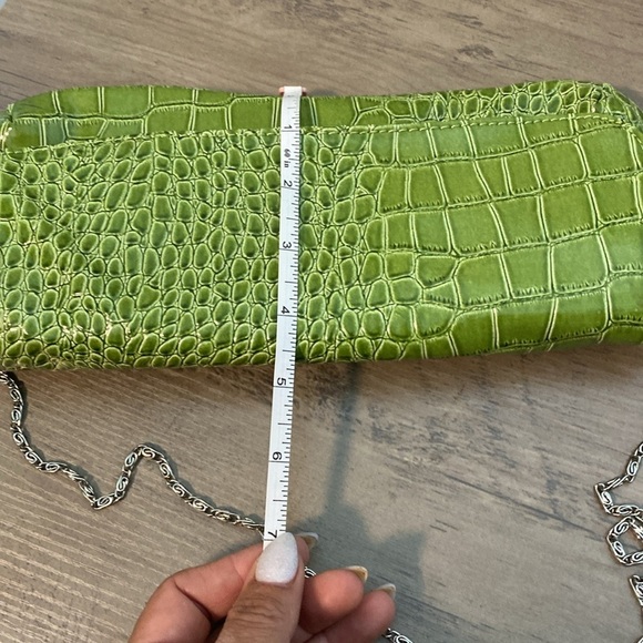 Green Faux Crocodile Embossed Clutch - East West - Shoulder strap conversion - Picture 4 of 6